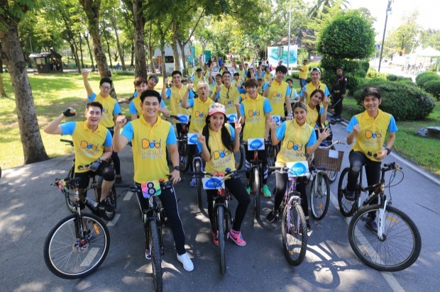 กุ้ง-ฟลุค นำทัพศิลปินดารา ซ้อมปั่นเพื่อพ่อ Bike For Dad 2015