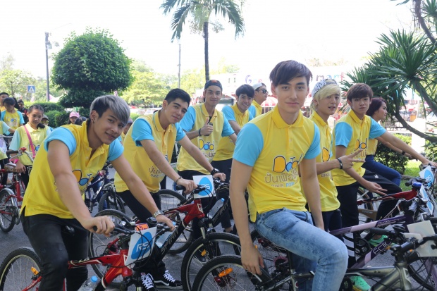 กุ้ง-ฟลุค นำทัพศิลปินดารา ซ้อมปั่นเพื่อพ่อ Bike For Dad 2015