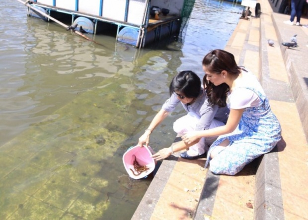 พรีม แฮปปี้!! ควงแม่ พี่ชาย ทำบุญวันเกิด สุดมีความสุขหน้าตาอิ่มบุญมาก