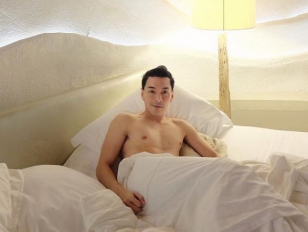 กำเดาแทบพุ่ง!! “ปู แบล็คเฮด” ถอดเสื้อนอนบนเตียง แต่เจอคนถ่ายรูปให้เซ็กซี่ยิ่งกว่า!!