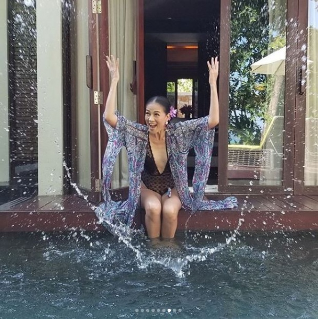 สวยอมตะ!! “กบ ปภัสสรา” โพสต์รูปอวดหุ่นสุดเซี๊ยะ!! ในชุดว่ายน้ำลูกไม้ซีทรู แซ่บสุดๆ