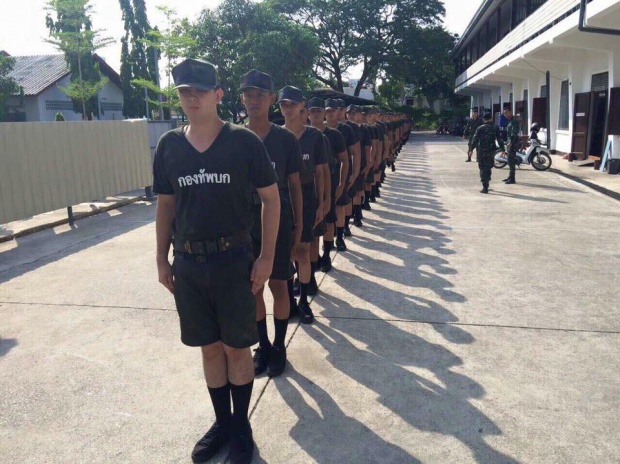 เผยภาพ “ชิน-ชาโน-กวิน” 3 พลทหารดาราดัง ฝึกจะครบ 1 เดือน เตรียมให้ญาติเยี่ยม