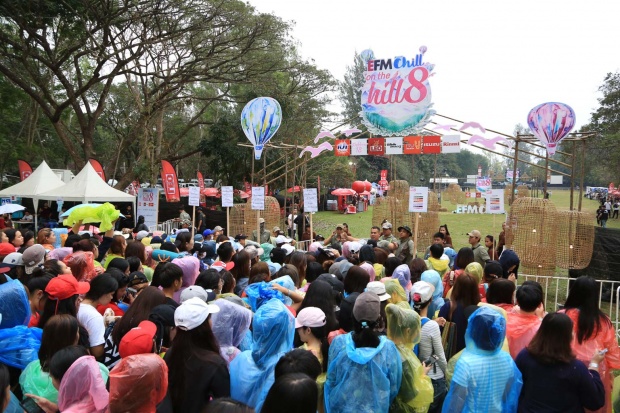 สู้ไม่ถอย!! แฟน EFM Chill on The Hill No.8 นับหมื่น ฝ่าสายฝนร่วมสนุกล้นพื้นที่