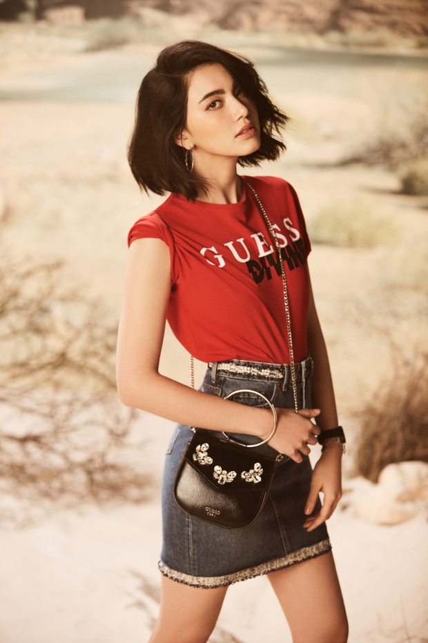 ห้ามพลาด! ใหม่ ดาวิกาแจกเสื้อผ้า GUESS x Davika collection สุดพิเศษ