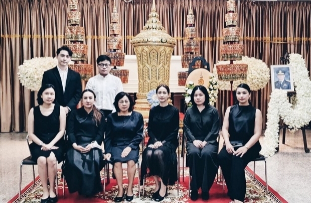 กรมสมเด็จพระเทพฯ พระราชทานพวงมาลา วางหน้าโกศศพ คุณพ่อ แต้ว ณฐพร 