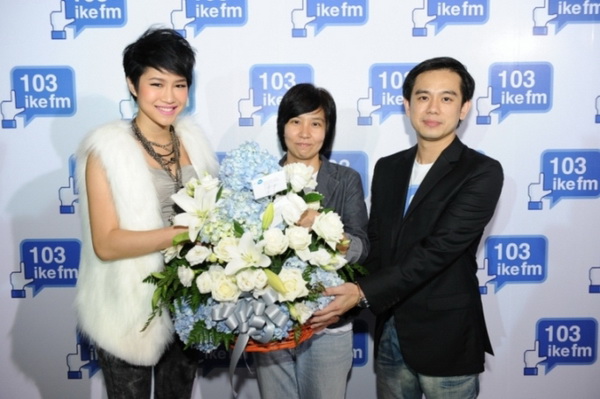 ศิลปินยกทัพกด “Like” ให้กำลังใจเปิดคลื่นวิทยุน้องใหม่ “103 Like fm.”