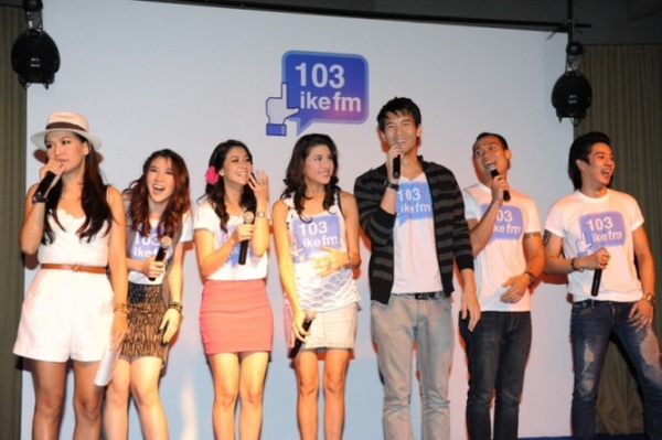 ศิลปินยกทัพกด “Like” ให้กำลังใจเปิดคลื่นวิทยุน้องใหม่ “103 Like fm.”