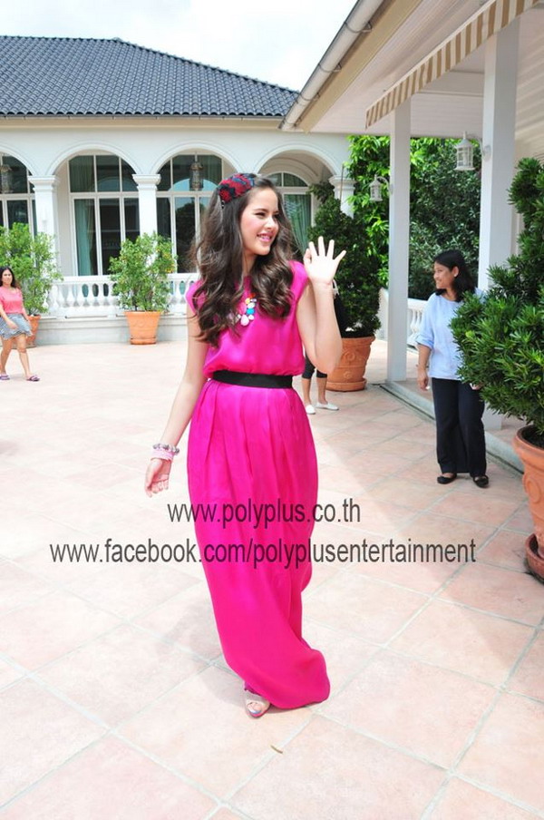 เวียร์ อั้ม ญาญ่า ณเดชน์ "ถ่ายแบบ Oops"เวียร์ อั้ม ญาญ่า ณเดชน์ "ถ่ายแบบ Oops"