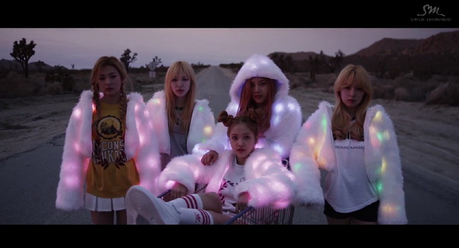ว๊าวว สาวๆ Red Velvet เต้นเพลง 