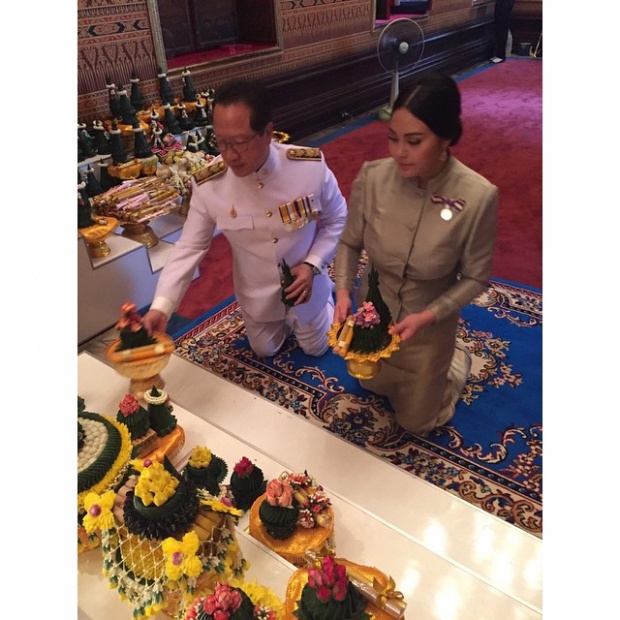 ดราม่าหนักมาก ! ตั๊ก บงกช ในชุดออกงานพระราชพิธี สวยสง่า แต่พบอะไรแปลกๆอยู่บนเสื้อ