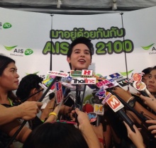 เจมส์ ปัด มิน พีชญา ขอไลน์ โต้แฟนคลับยี้เข้าถึงตัวยาก