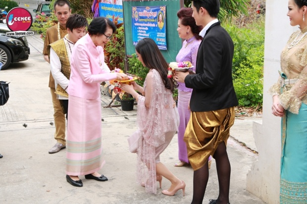 แม็กกี้ อาภา ร่วม ปิ๊งปิ๊ง รภัทร นำทีมแต่งชุดไทยรับรางวัล “จามเทวีนุสรณ์”