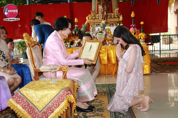 แม็กกี้ อาภา ร่วม ปิ๊งปิ๊ง รภัทร นำทีมแต่งชุดไทยรับรางวัล “จามเทวีนุสรณ์”