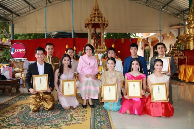 แม็กกี้ อาภา ร่วม ปิ๊งปิ๊ง รภัทร นำทีมแต่งชุดไทยรับรางวัล “จามเทวีนุสรณ์”