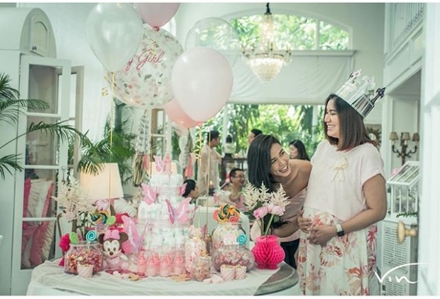 รื่นเริงสุด!!วิกกี้ จัดปาร์ตี้ธีม Baby Shower ให้‘เบนซ์-พรชิตา