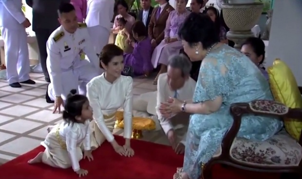 ปลื้มปิติ!!พระองค์โสมฯ ทรงสวมกอด \"น้องมะลิ\"ขณะเข้าเฝ้าถวายพระพร