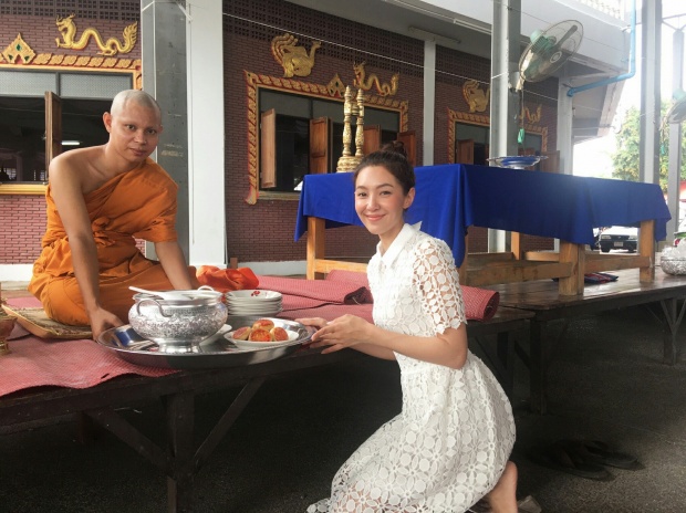 “เบลล่า” ทำบุญบวชพระใหม่ ครบ 1 ปี “คุณพ่ออาโนล” จากไป