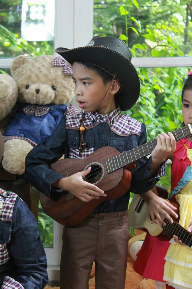 ออดี้ จูงมือ แก๊งค์เด็ก ร้องเล่นใน MV เพลง ร้อยพันยันจักรวาล