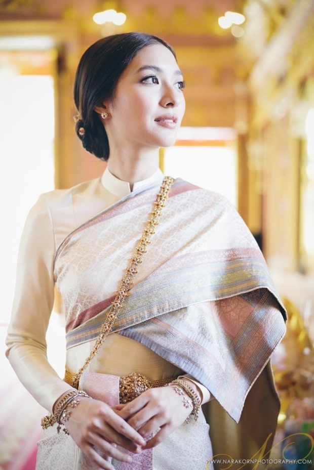 เปิดราคาชุดไทย มิว นิษฐา ในวันขอประทานพรสมเด็จพระสังฆราช