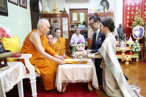 เปิดราคาชุดไทย มิว นิษฐา ในวันขอประทานพรสมเด็จพระสังฆราช