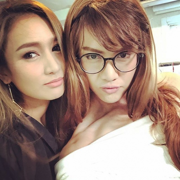 ต๊าย ตาย นึกว่า เนย โชติกา ถ่ายภาพคู่กับ ‘เพื่อนสาว’ที่ไหน 