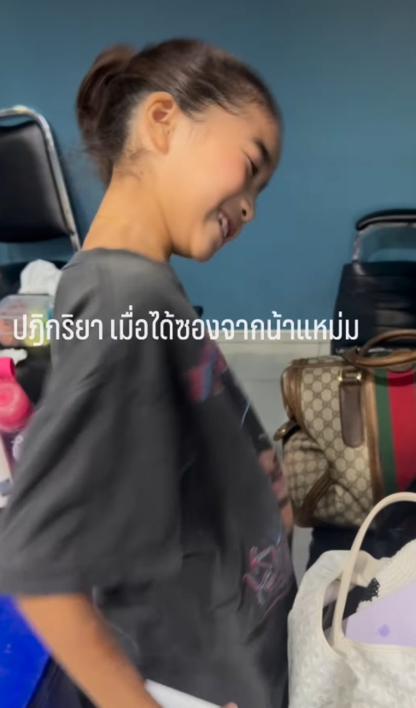 ‘ริท เดอะสตาร์’ ถอยรถใหม่ป้ายแดง สาวๆขอเป็นตุ๊กตาหน้ารถเพียบ