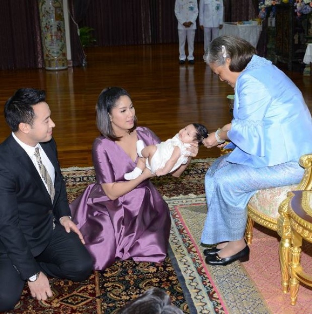 ส่องมุมน่ารักๆ “น้องปริม” ลูก “มิค-เบนซ์” หนูน้อยวาสนาดี พระเทพฯขลิบผม