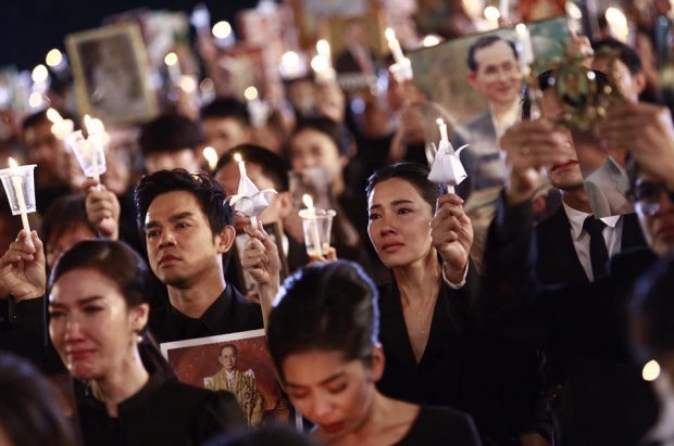 น้ำตาแตก! ดาราร่วมร้องเพลงสรรเสริญฯในละครเทิดพระเกียรติ 