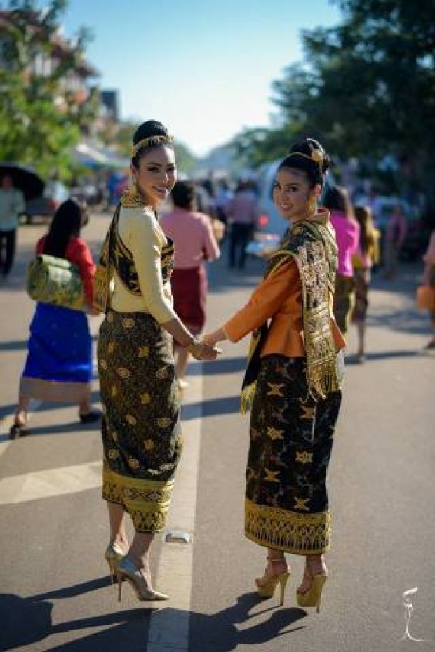 งดงามมาก ! ฝ้าย มิสแกรนด์ สวมชุดนี้ใส่บาตรงานบุญ งามสง่าหัวจรดเท้า ใครเห็นต่างชื่นชม