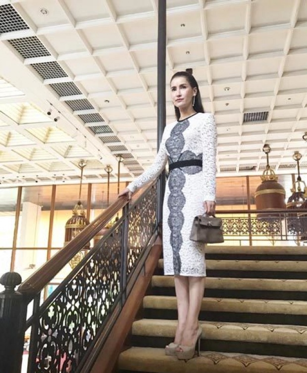 เมื่อ แอน ทองประสม-ญาญ่า ใส่ชุดเดียวกัน สวยอลังกินกันไม่ลง