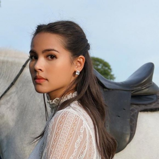 เมื่อ แอน ทองประสม-ญาญ่า ใส่ชุดเดียวกัน สวยอลังกินกันไม่ลง