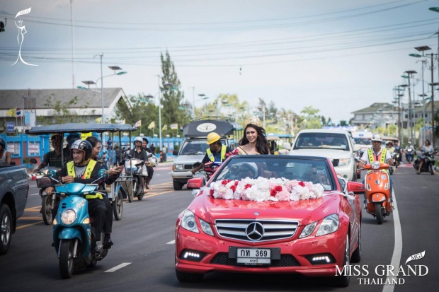 ยิ่งใหญ่สมเกียรติ!! ประชาชนชาวใต้แห่ต้อนรับ มิสแกรนด์กระบี่ พร้อมจัดขบวนแห่รอบเมือง!!