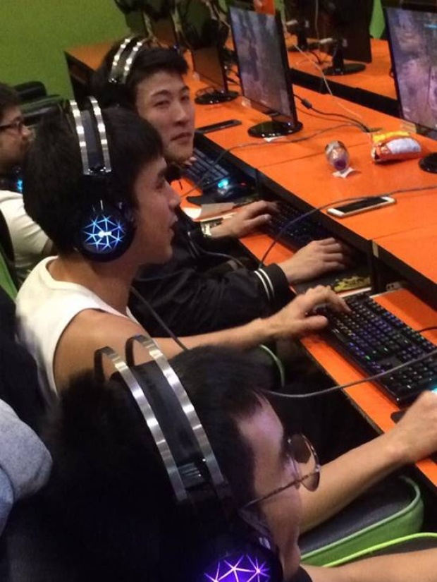 “ณเดชน์” กับความสบายๆ นั่งเล่น PUBG กับน้องชายในร้านเกมส์ที่ขอนแก่น!!