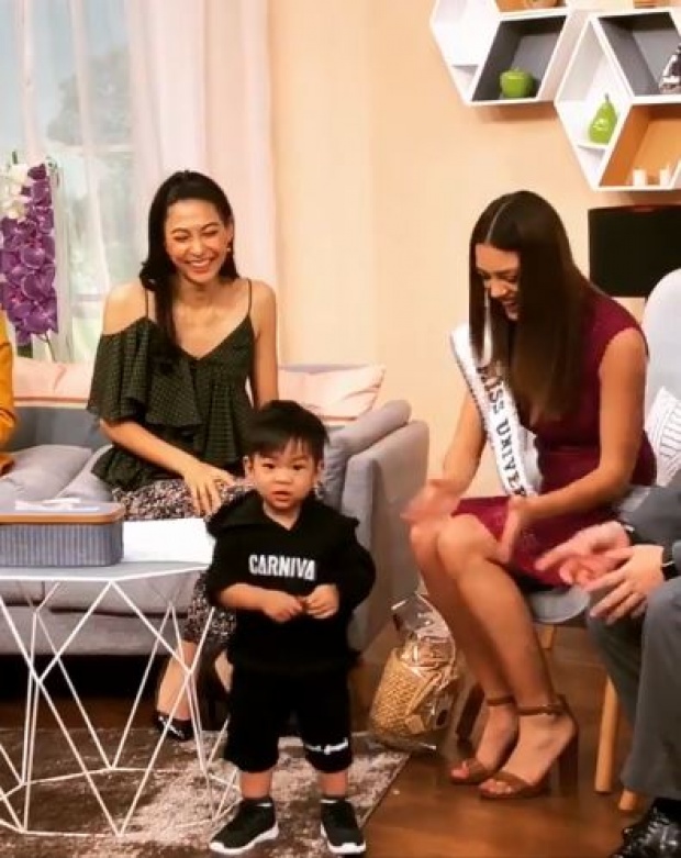 น้องเรซซิ่ง ทำหน้าที่เจ้าบ้าน แดนซ์ต้อนรับ เดมี่ Miss Universe 2017 (คลิป)