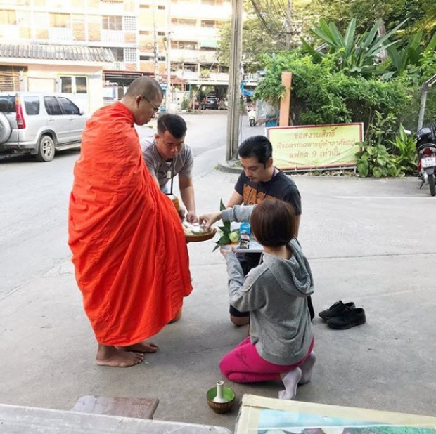 ชาวเน็ตประทับใจ หนุ่ม ศรราม ขอคนเก็บขยะถ่ายเซลฟี่