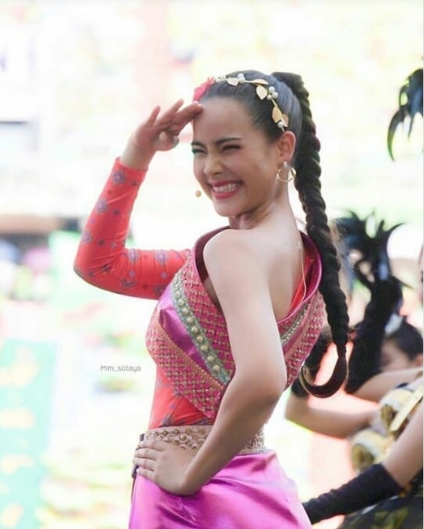 เขินหนักมาก! ญาญ่า ผิดคิว เผลอหอมแก้ม “ณเดชน์” กลางงานบอล บอก “จริงๆ มันก็น่ารักดี”