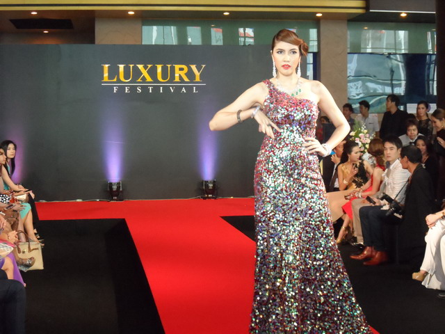 บรรยากาศ พิธีเปิดงาน Luxury Festival  2012 