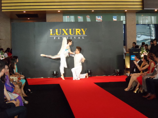 บรรยากาศ พิธีเปิดงาน Luxury Festival  2012 