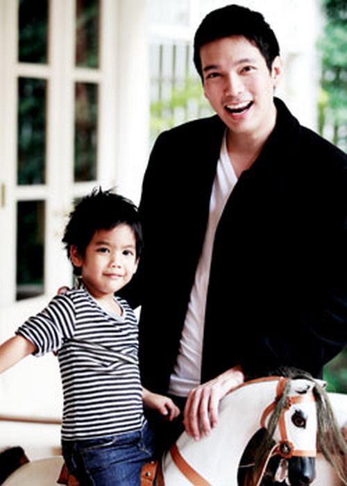 กับลูกชาย "น้องพิพ ด.ช.ธรณ์ธันย์" 