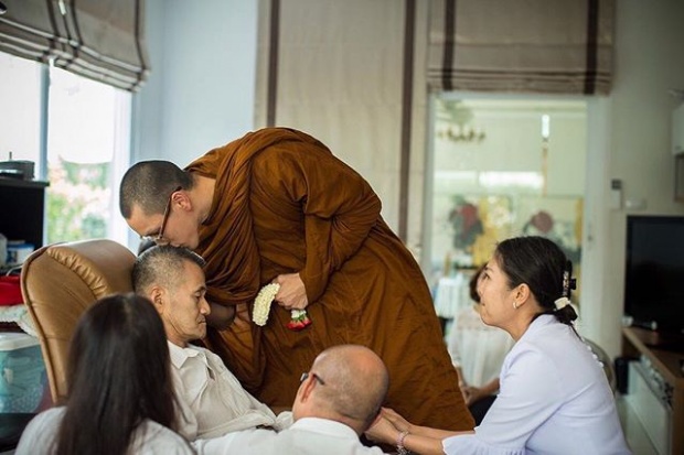 ประทับใจ!!ภาพนี้ของ พระณเดชน์ กับโยมพ่อที่ไม่สบาย!