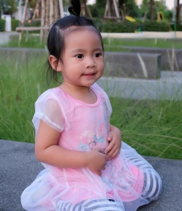 ลูกสาวให้โชค!! ลุกทุ่งสาว “เอิร์น” ถูกหวย 5 ใบรวด!! รวย 2 งวดติดต่อกัน