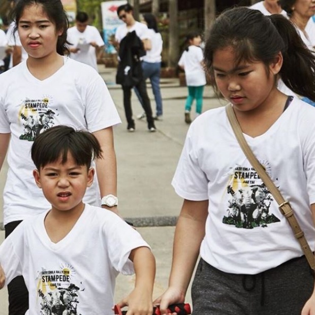 ลูกแม่จริงๆ “น้องธร” ลูกชาย “กิ๊ก สุวัจนี” เลียนแบบท่าจิกตา-เบ้ปากเป๊ะทุกองศา จนแม่ยังอุทาน!