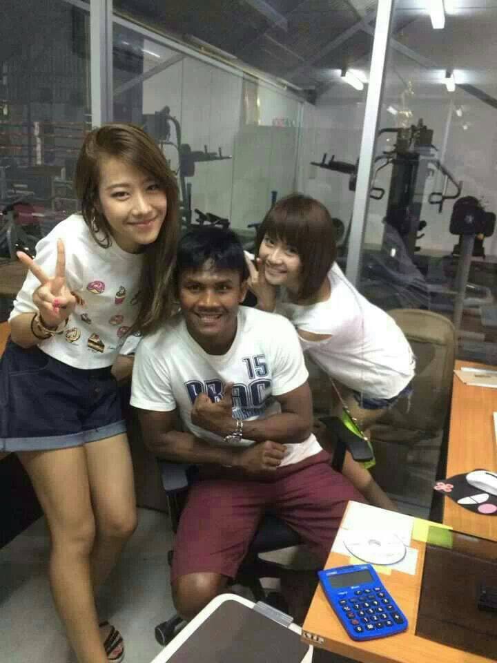 หมัดต่อหมัด! บัญชาเมฆ ปล่อยภาพคู่ บัวขาวกับสาว