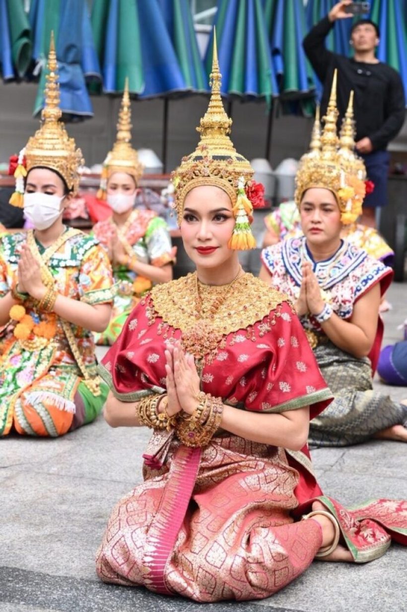 ปังมากแม่ เบนซ์ พรชิตา รำถวายพระพรหมเอราวัณแก้บนผอมสมใจ