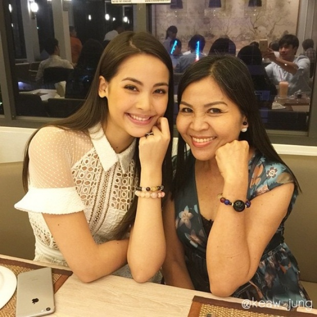 อรั๊ยยย! ณเดช – ญาญ่า จูงมือกันไปแซ่บ อีกแล้ววว!