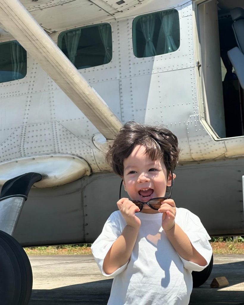 สวยรวยมาก! สาวคนดังพาลูกชายขึ้นเครื่องส่วนตัวบินเที่ยวเกาะกูด