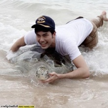 บอม ธนินโต้เรื่องมาก-ไม่ให้แฟนคลับถ่ายรูป