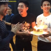 ยังรักกันดี โตโน่ ยกเค้ก HBDริท