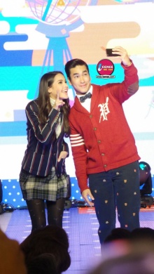 ณเดชน์- ญาญ่า โชว์หวานกลางเวที  