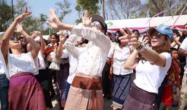  มิอาจพรางได้!! 3สาว รำหน้านาค พอเข้าไปดูใกล้ๆ โอ้โห นางเอกตัวท๊อปทั้งนั้นเลย!! 